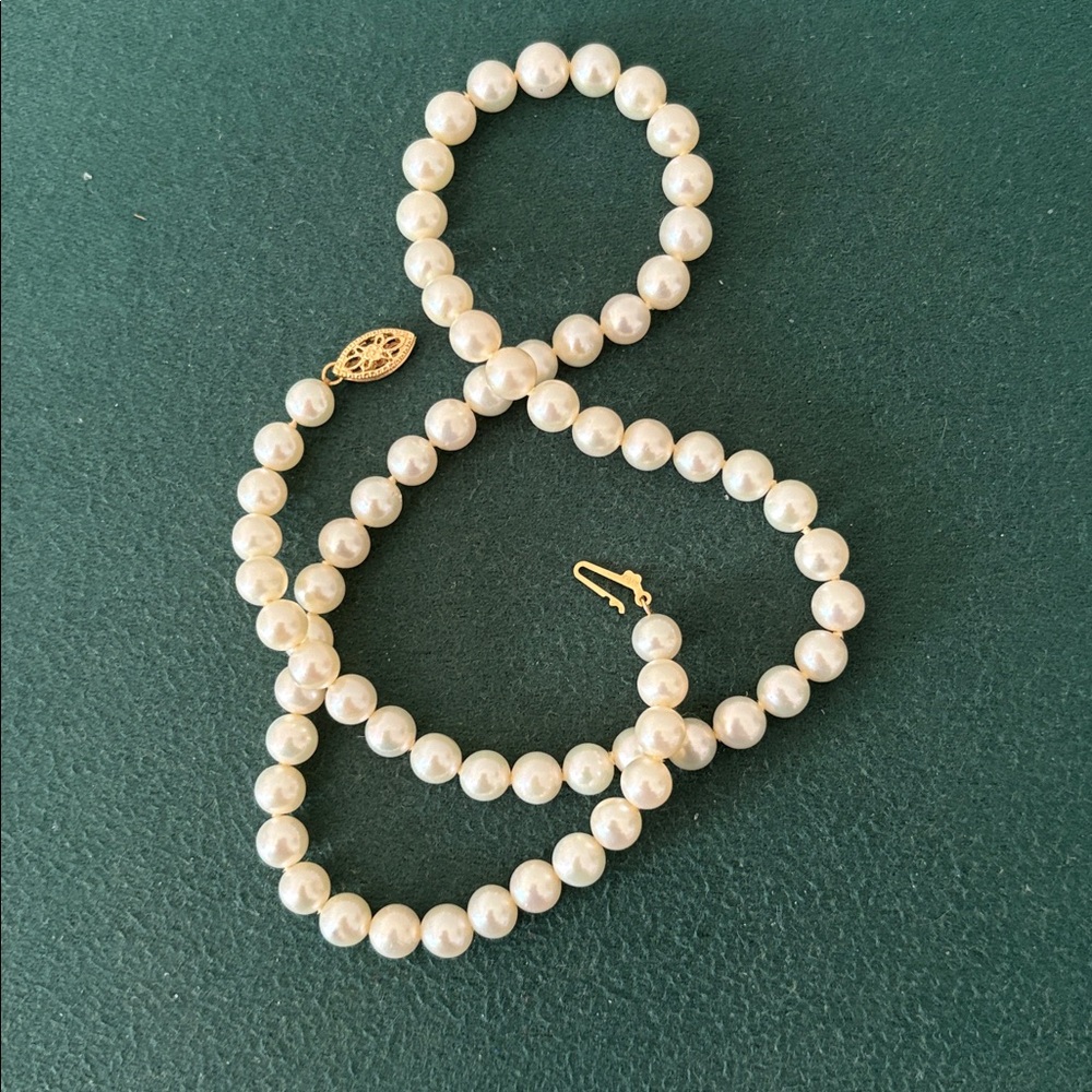 14k Classic White Pearl Necklace with Subtle Luster